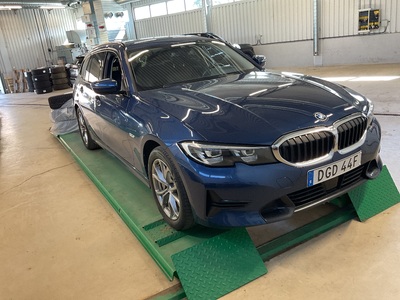 BMW Series 3 330e Touring xDrive Sport line