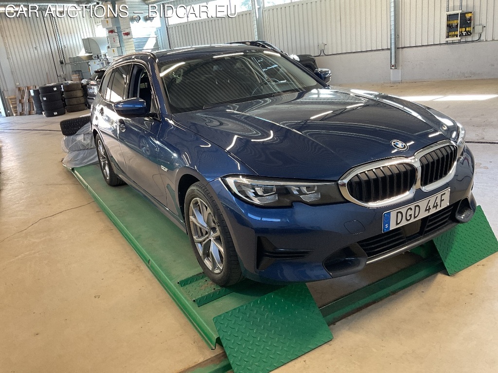 BMW Series 3 330e Touring xDrive Sport line