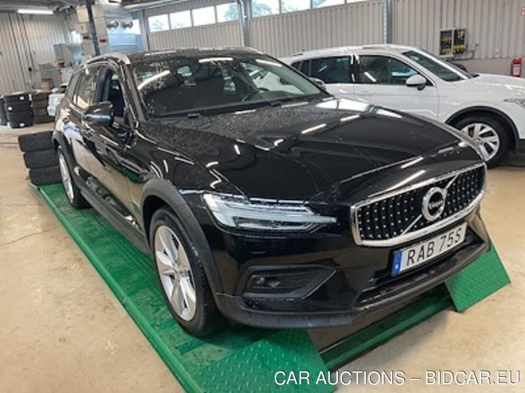 Volvo V60 cross country Cross Country B4 AWD Momentum Teknik H/K Drag Kamera BLIS Navi