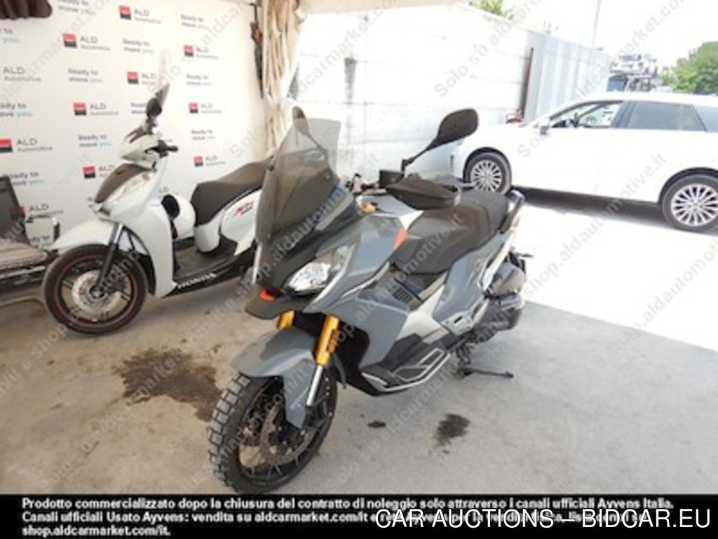 Peugeot XP 400 400i GT scooter -