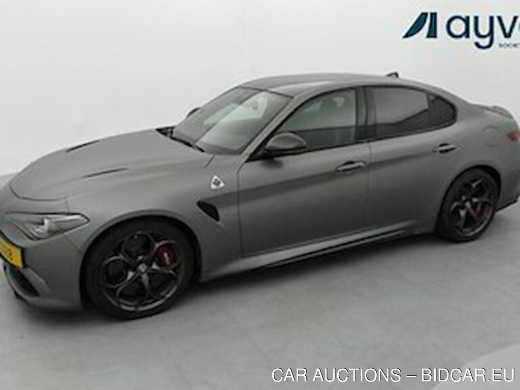 Alfa Romeo Giulia 2.9 T V6 quadrifoglio 510 CV Freins ceramique, Sieges carbone Sparco, Toit carbone, HK, ACC