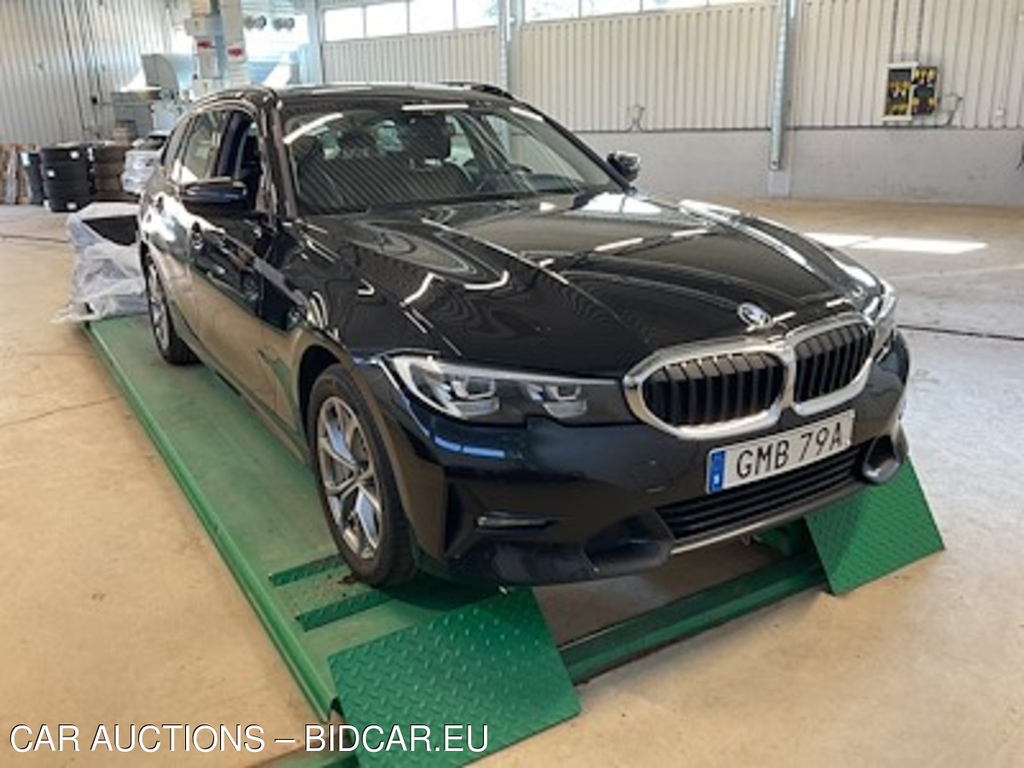 BMW Series 3 330e Touring xDrive Sport Line Drag Navi