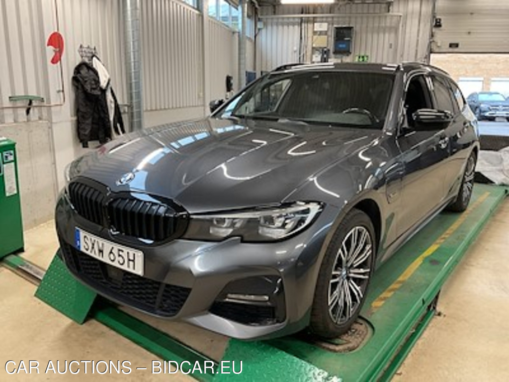 BMW Series 3 330e Touring xDrive M Sport HiFi Kamera Drag Navi