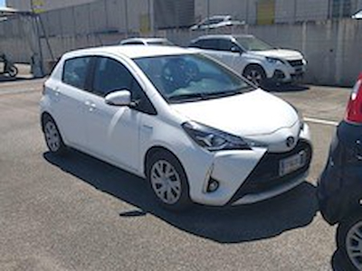 Toyota yaris 1.5 hybrid business hatchback -