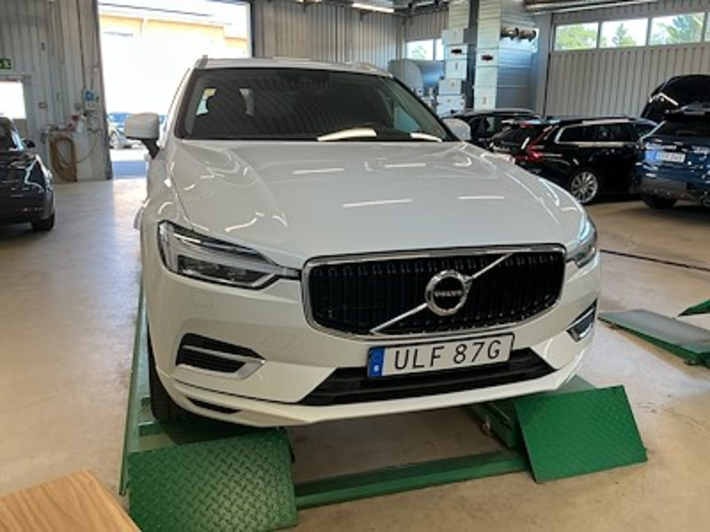 Volvo XC60 T8 AWD Momentum Adv Edit