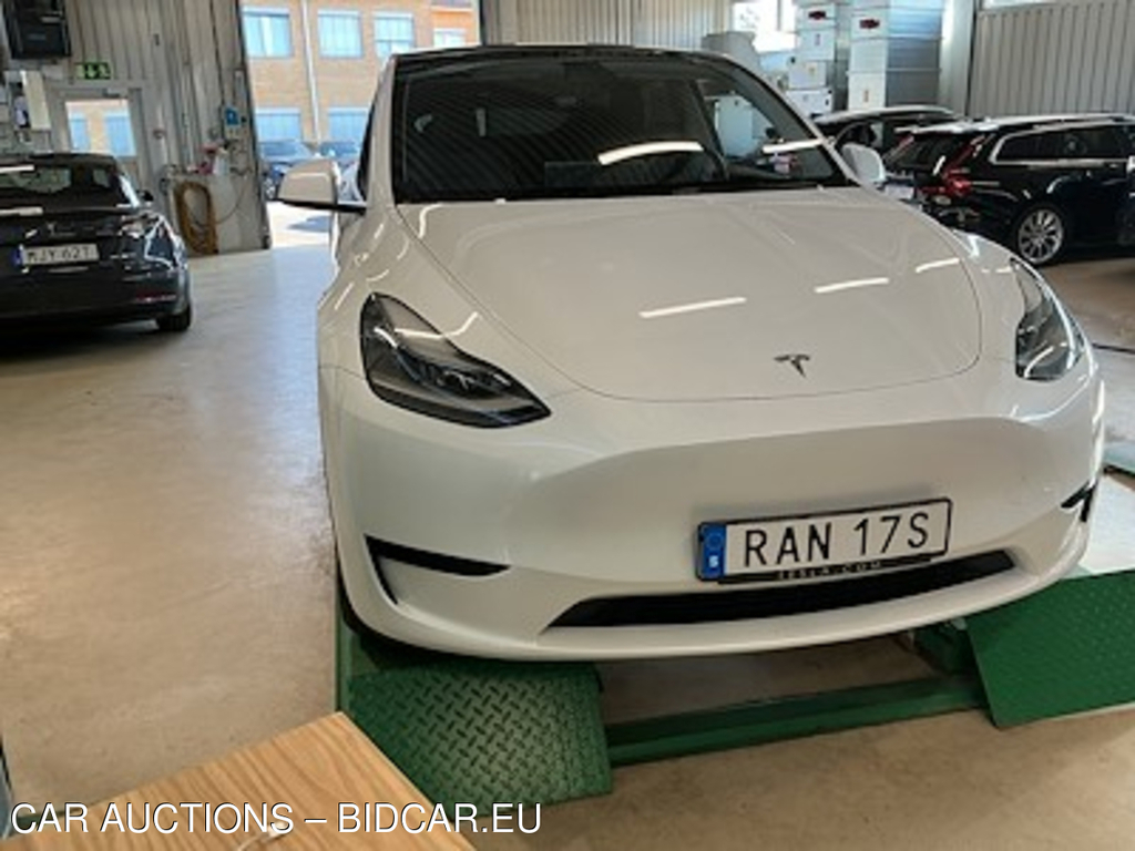 Tesla Model Y Standard Range RWD