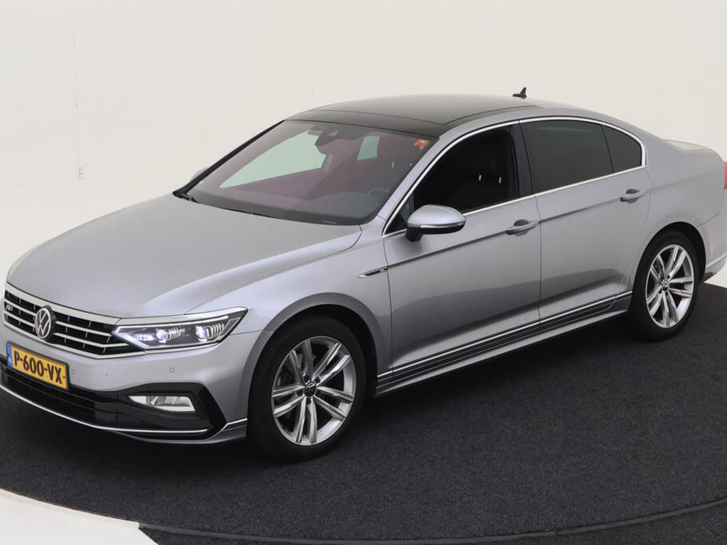 Volkswagen Passat 1.5 TSI 150PK DSG R-LINE BUSINESS+ COMFORT SPIEGEL TREKHAAK, 2022