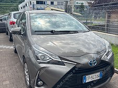 Toyota yaris 1.5 hybrid business hatchback -