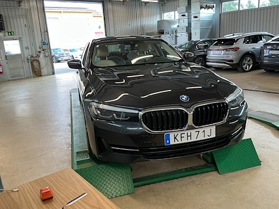 BMW 5-serie 530e xDrive Connected Edition Kamera Skinn