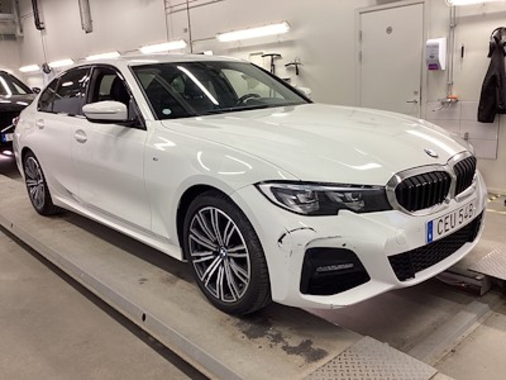 BMW Series 3 320d xDrive Sedan M Sport M Sportfjadring Connected Professional Live Cockpit Professional