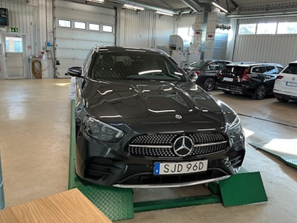 Mercedes-Benz E-Class 300 T de AMG Line Premium Drag Varmare 360 Kamera