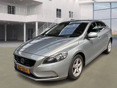 Volvo V40 2.0 T2 MOMENTUM, 2015