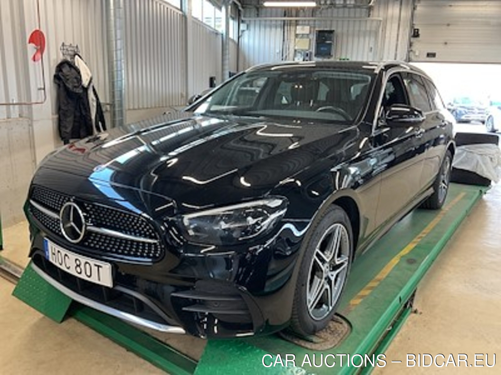 Mercedes-Benz E-Class 300 T de AMG Line Premium Plus Panorama Burmester EL-Stolar Fram Drag