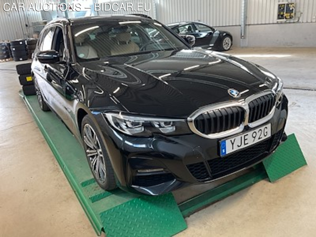 BMW 3-serie 330e Touring xDrive M Sport HiFi Skinn Kamera Drag Navi