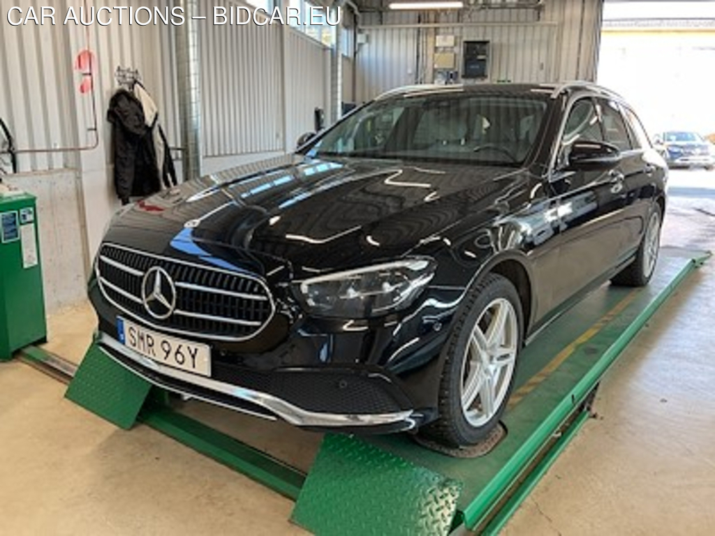 Mercedes-Benz E-Class 300 T de 4MATIC Se Edition Burmester Skinn/Tyg Varmare Widescreen Drag Kamera
