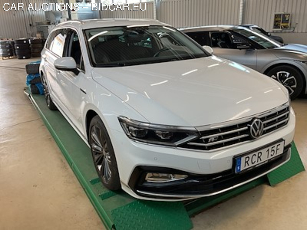 Volkswagen Passat 2.0 TDI 4Motion 200HK R-Line GT IQ.Light Drag Paket Cockpit Varmare Navi