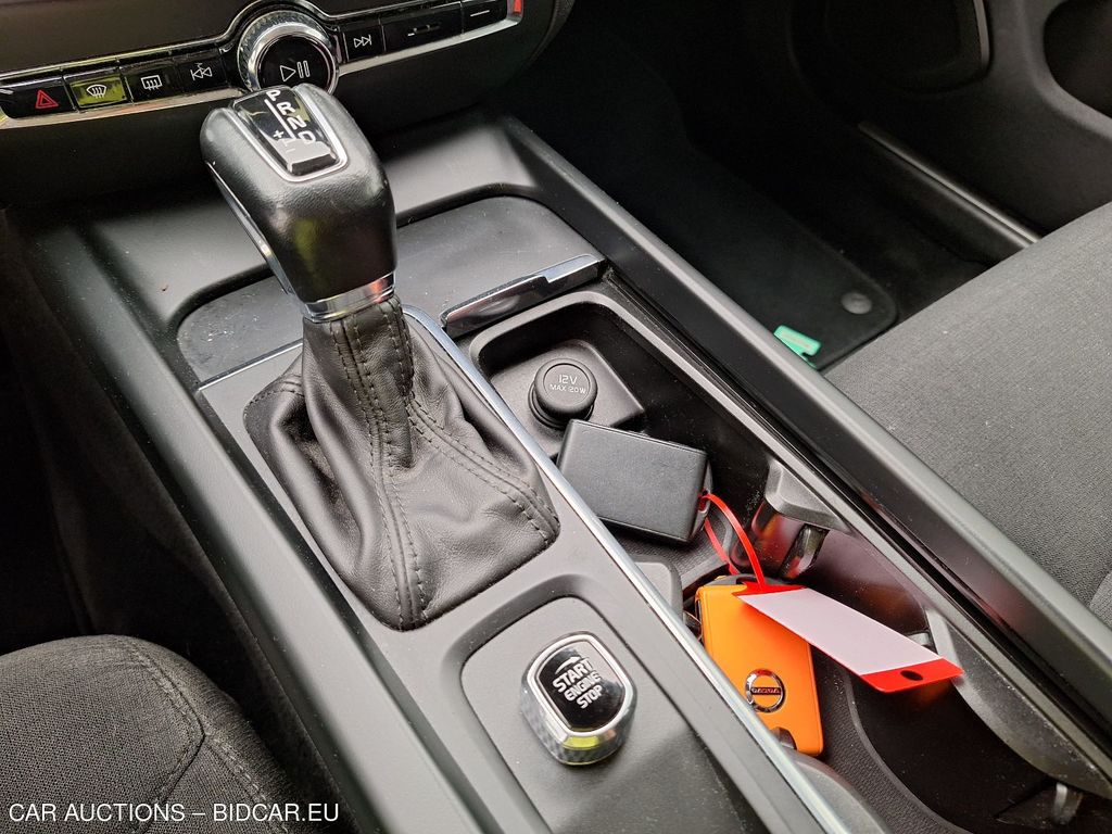 Volvo V60 diesel - 2018 V60 2.0 D3 MOMENTUM CORE GEARTRONIC, 2021