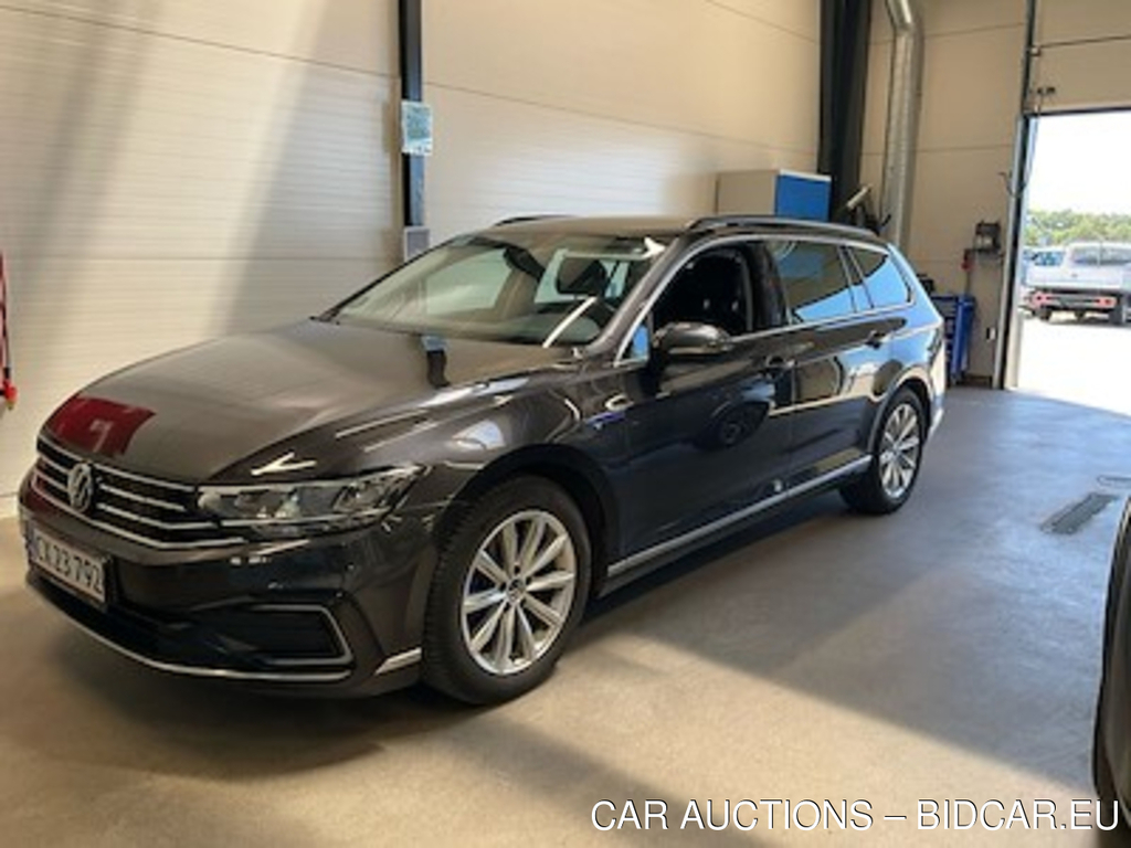 Volkswagen PASSAT 1.4 TSI GTE PLUS PRO P-In Hybrid DSG Variant UA!,