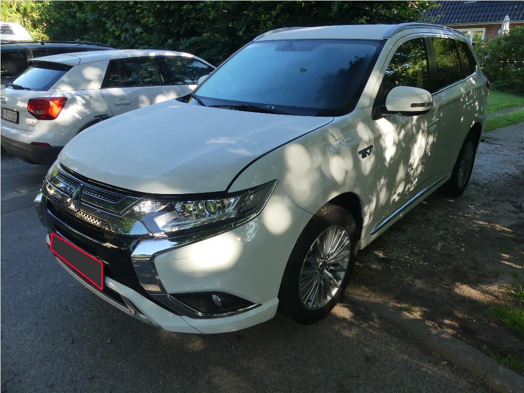 Mitsubishi Outlander 2.4 4WD PLUG-IN HYBRID, 2020