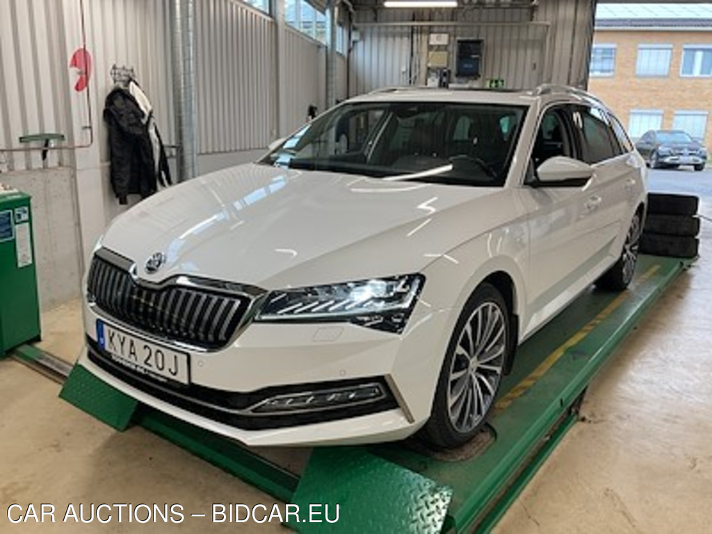 Skoda Superb iV Combi L&K Panorama Skinn Drag Kamera Cockpit Varmare