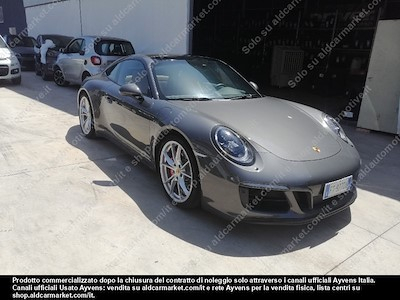 Porsche 911 carrera 4 coupe gts -