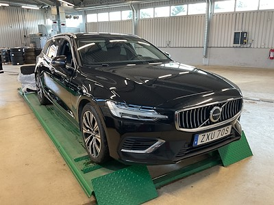 Volvo V60 T6 Recharge AWD Core Bright Ljus Skinn 360 Kamera H/K Drag EL-Stolar