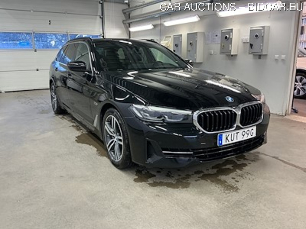 BMW Series 5 530e Touring Drag Kamera
