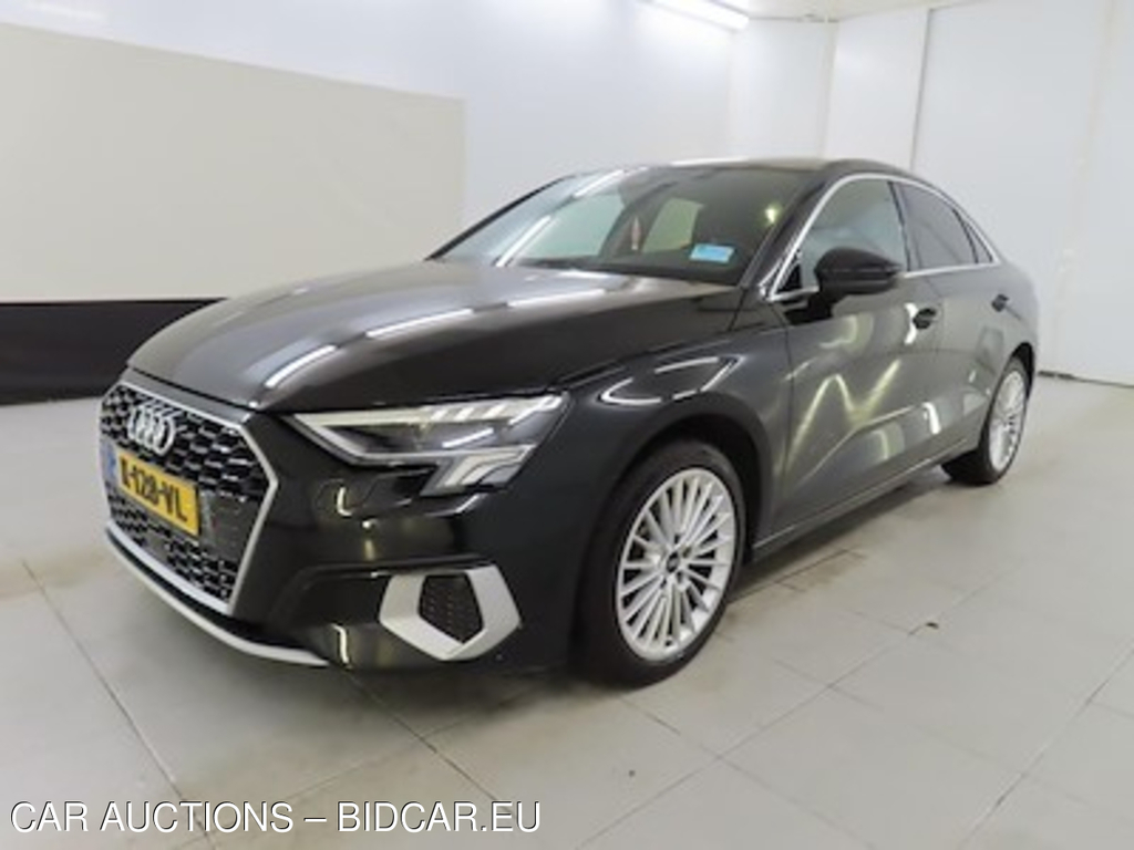Audi A3 limousine 35 TFSI S tronic Business edition 4d