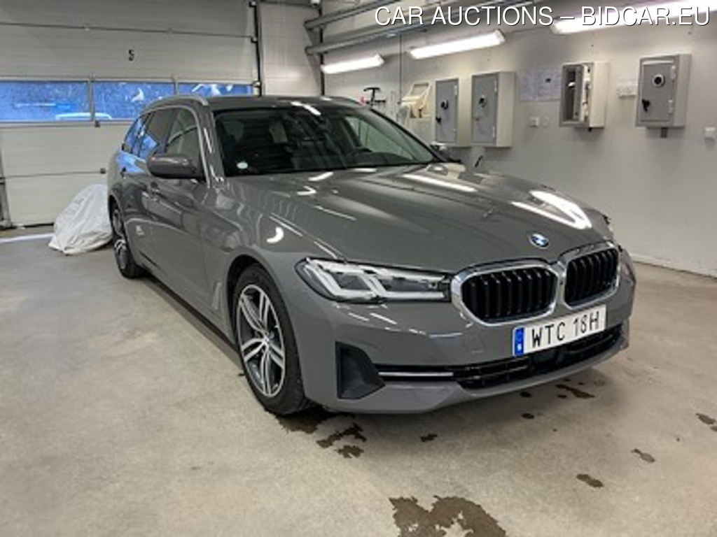 BMW 5-serie 530e Touring Connected Edit Panorama H/K Skinn HuD 360 Kamera Drag ACC