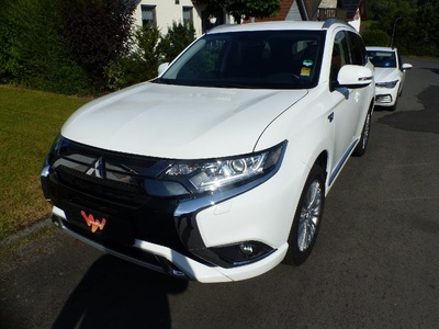 Mitsubishi Outlander 2.4 4WD PLUG-IN HYBRID, 2020