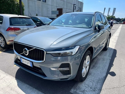 Volvo XC60 B4 D automatico Momentum Pro, 2021