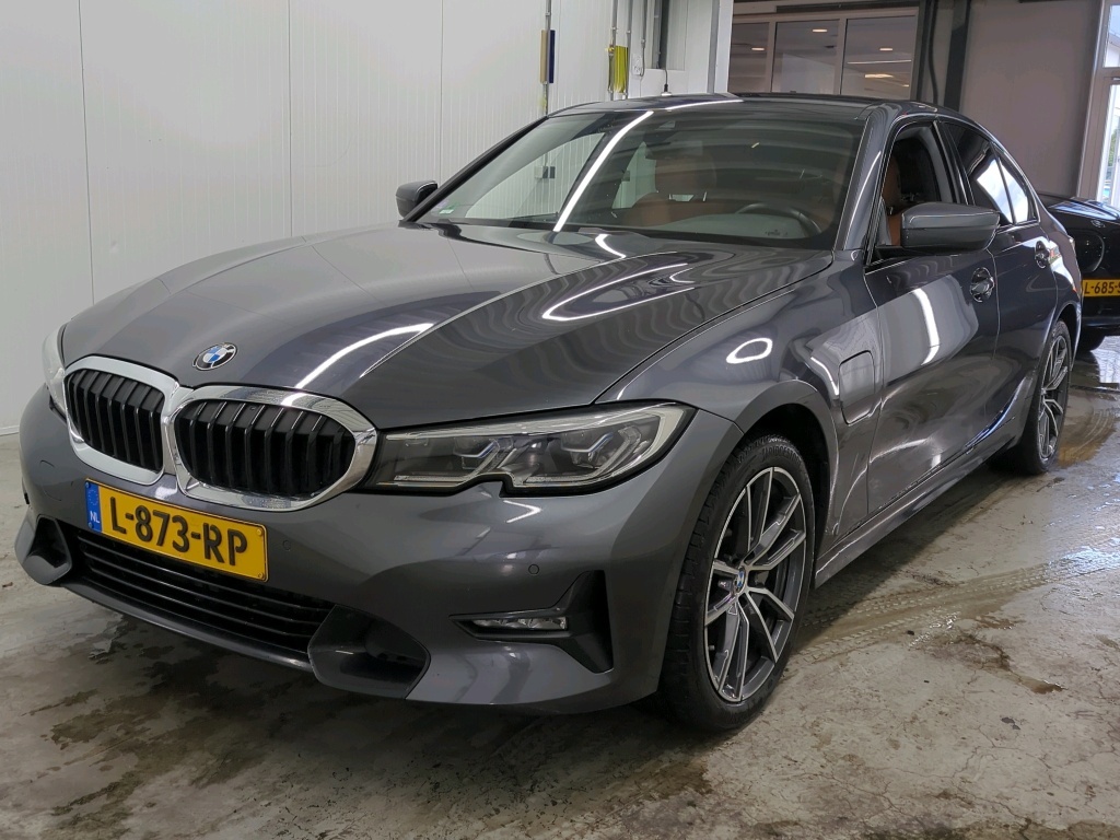 BMW 330 eA 215kW, 2021