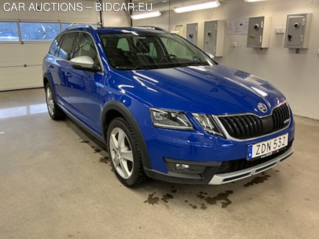 Skoda Octavia Scout 2.0 TDI 4x4 Business Adventure Edition Kamera Skinn/Alcantara Canton Varmare