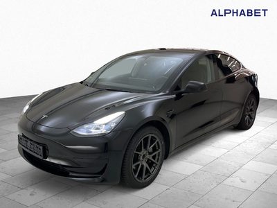 Tesla Model 3 Standard Reichweite Plus Hinterradantrieb, 2022