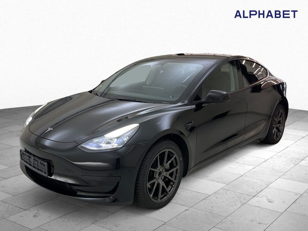 Tesla Model 3 Standard Reichweite Plus Hinterradantrieb, 2022