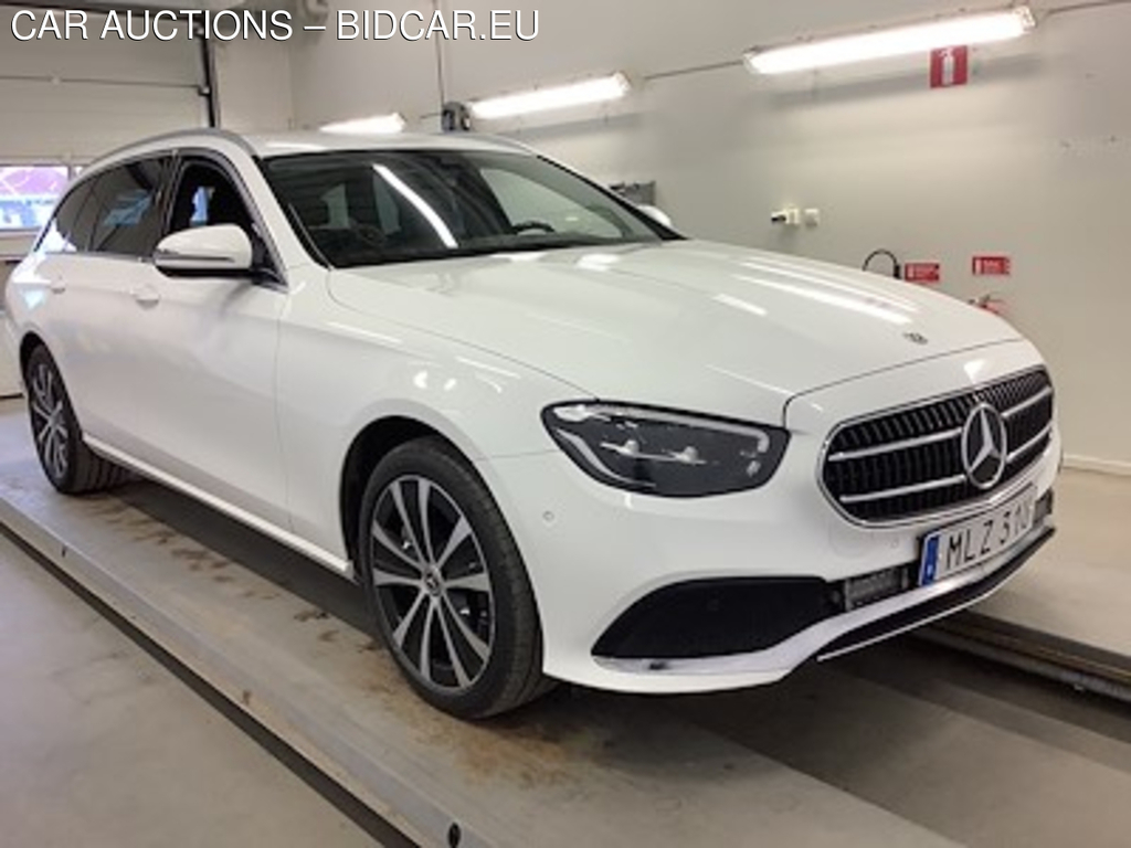 Mercedes-Benz E-Class 300 de T 4MATIC Avantgarde Drag Kamera