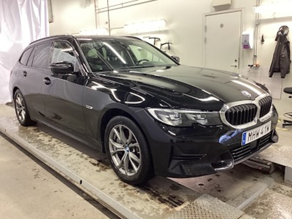 BMW Series 3 330e Touring xDrive Sport Line HiFi Drag