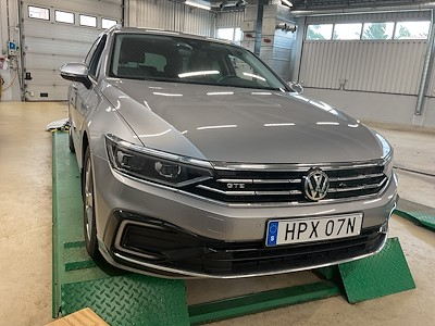 Volkswagen Passat GTE SC Executive Drag