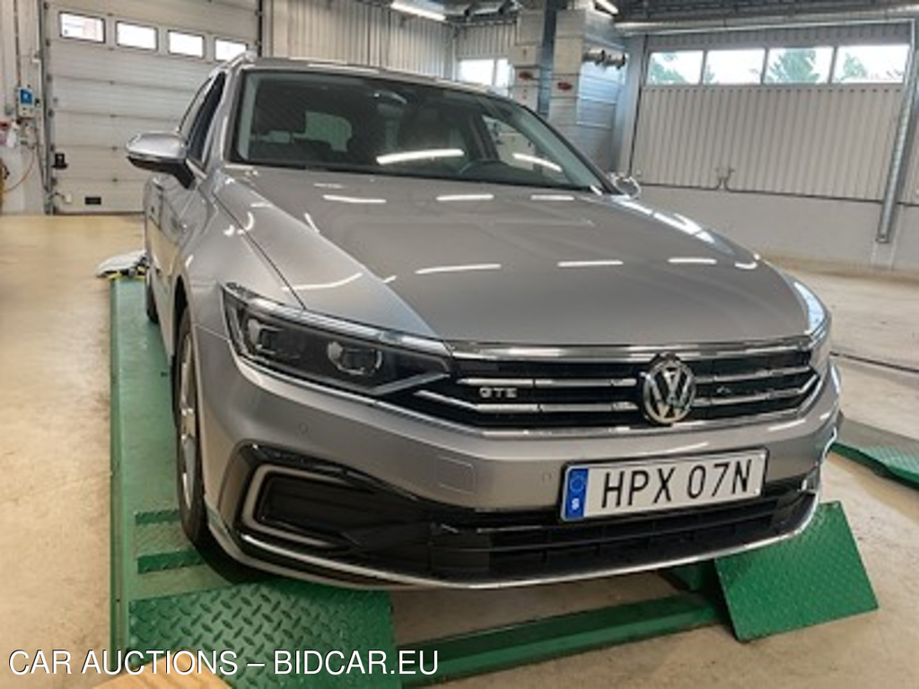 Volkswagen Passat GTE SC Executive Drag