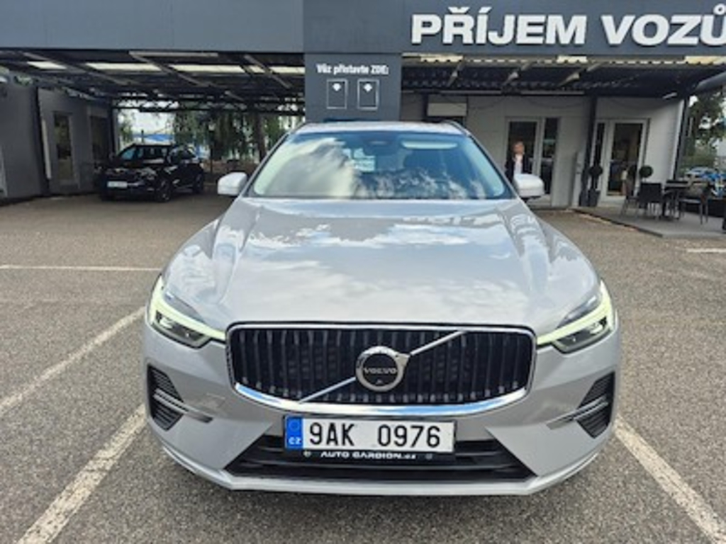 Volvo XC60 B4 FWD benzin Momentum Pro Auto