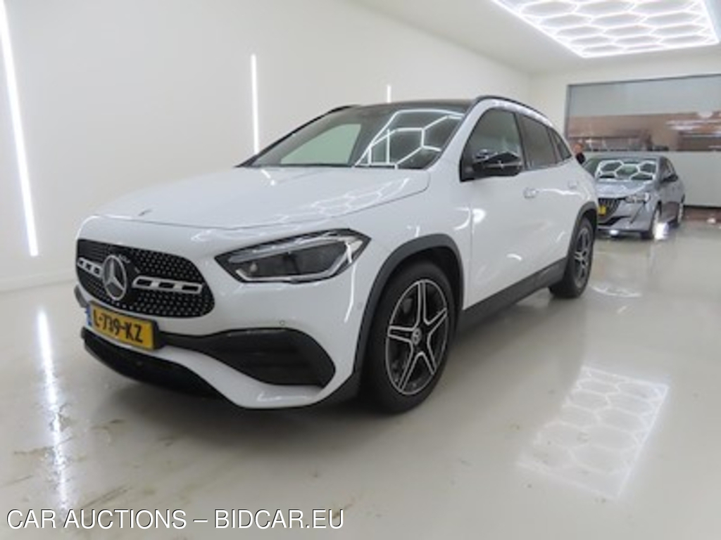 Mercedes-Benz GLA GLA 180 DCT Business Solution AMG 5d