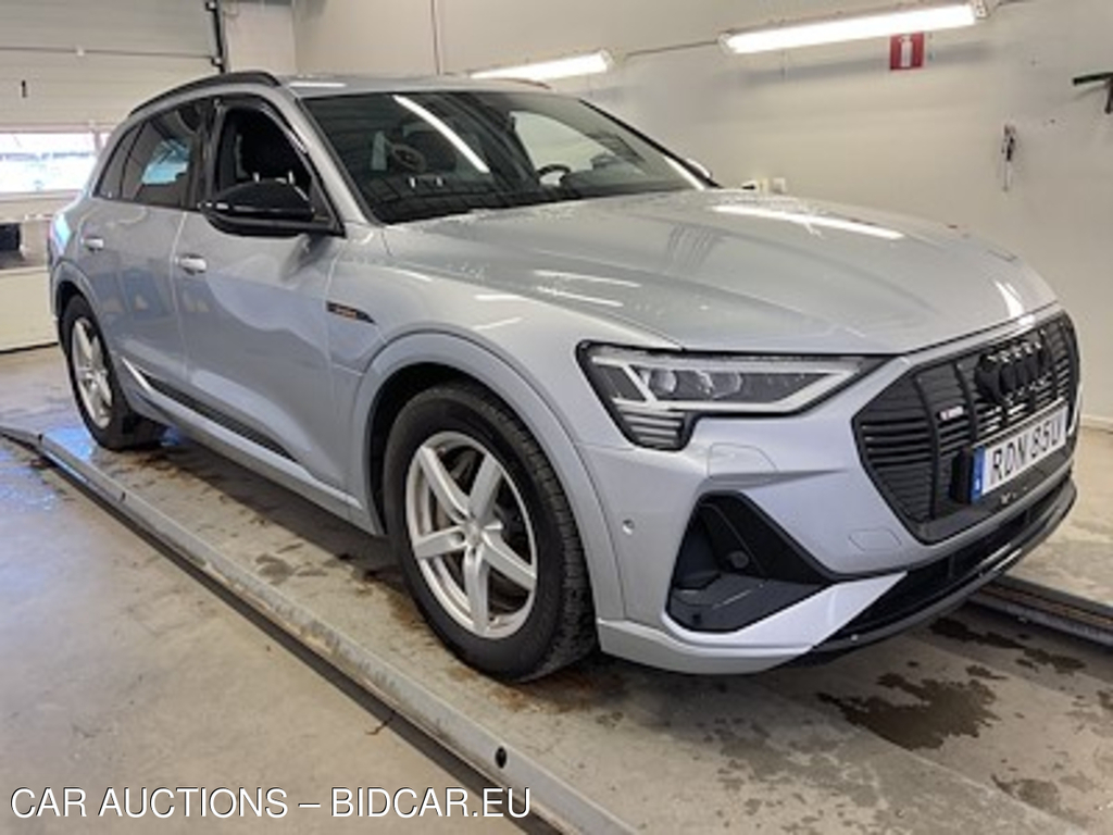 Audi E-TRON 55 quattro S-Line Svart Optikpaket Panorama Drag Kamera **TEST LINK BELOW**