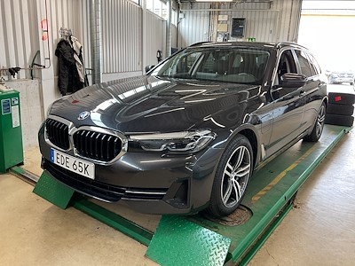 BMW Series 5 530e Touring xDrive Connected Business Panorama Skinn Kamera Drag