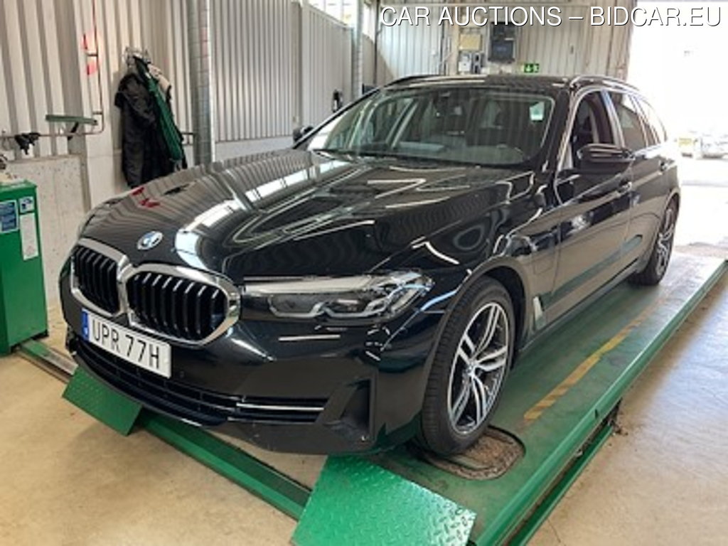 BMW 5-serie 530e Touring xDrive M-Sport HiFi Kamera Skinn