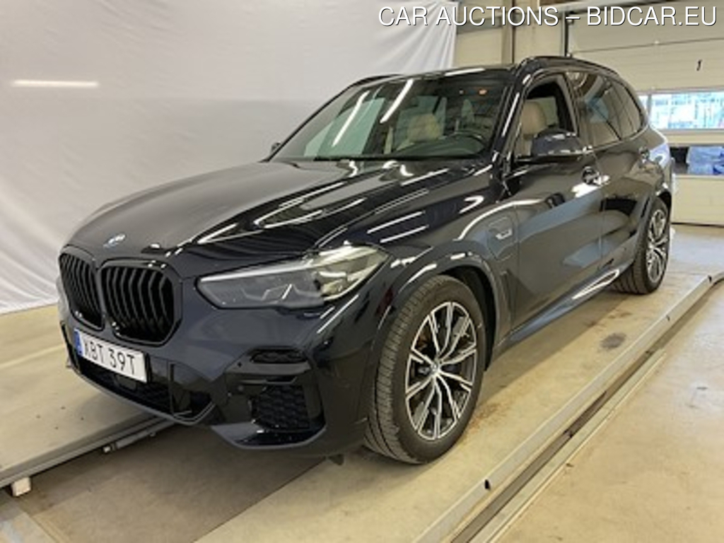 BMW X5 X5 xDrive45e iPerformance HiFi Panorama Skinn Kamera Drag