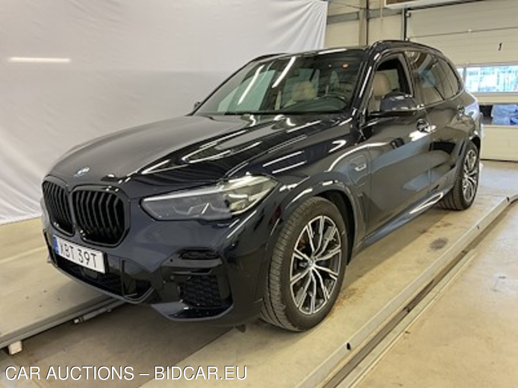BMW X5 X5 xDrive45e iPerformance HiFi Panorama Skinn Kamera Drag