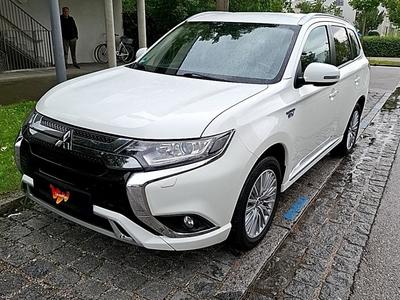 Mitsubishi Outlander 2.4 4WD PLUG-IN HYBRID, 2020