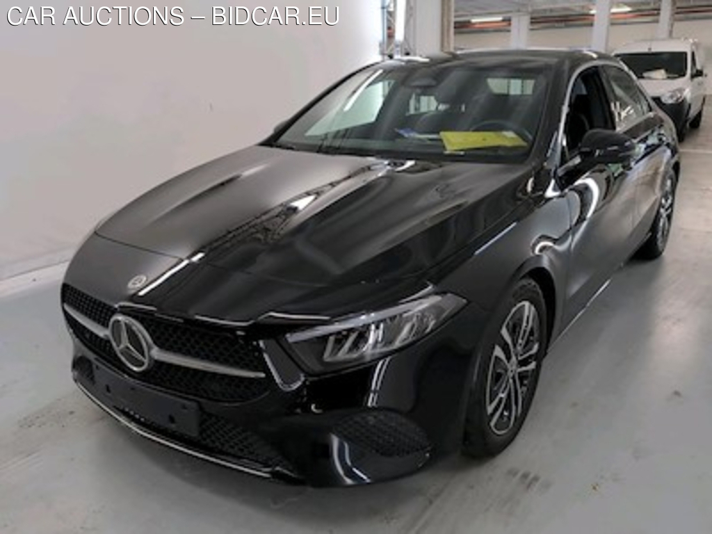 Mercedes-Benz A-class limousine 1.3 A 180 MHEV BUSINESS LINE DCT