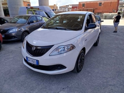 Lancia Ypsilon 1.0 FireFly 70cv Hybrid Oro, 2024