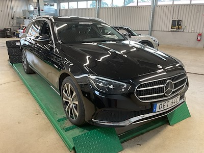 Mercedes-Benz E-Class 300 T de 4MATIC Se Edition Drag Kamera El-Stolar Varmare